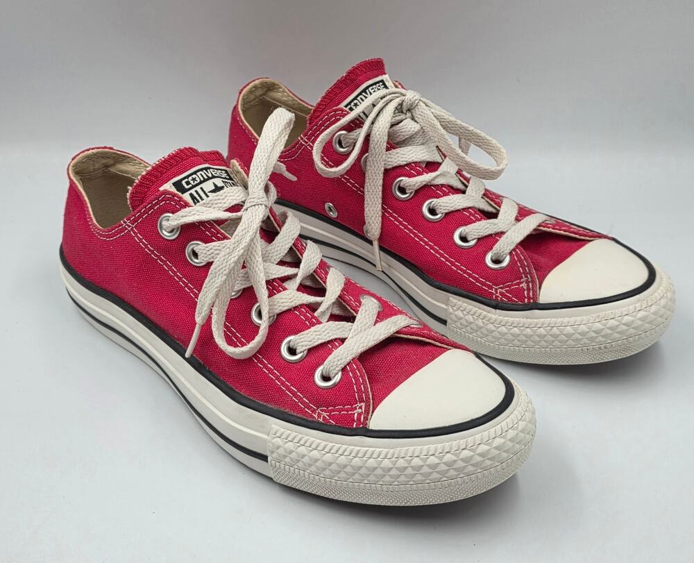 Converse Men 5/Women 7 Chuck Taylor AllStar Classic Low Top Sneaker Unisex Shoes